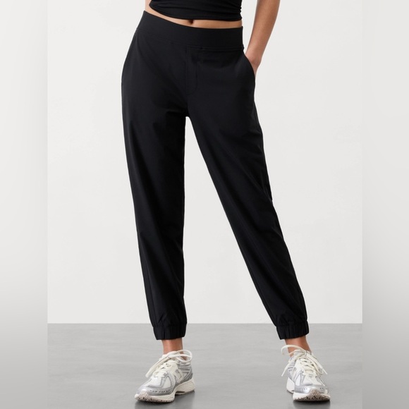 NWT Athleta Brooklyn Black Jogger Size 6/T - Picture 3 of 8